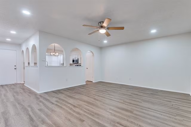 2308 W Oakdale Rd Irving, TX 75060 photo 2