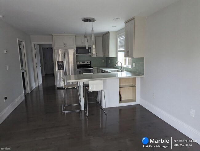 3951 Malcolm Ave photo 5