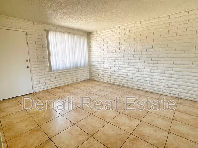8107 W Earll Dr Phoenix, AZ 85033 photo 5