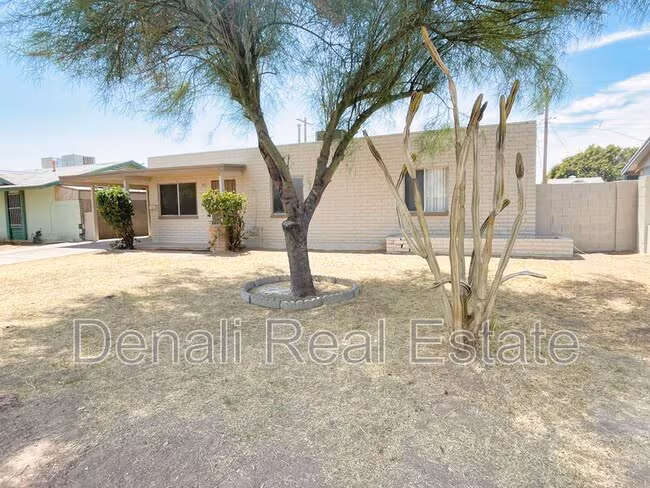 8107 W Earll Dr Phoenix, AZ 85033 photo 2