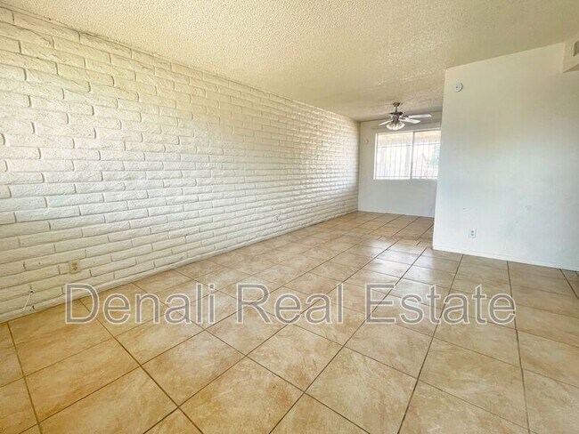 8107 W Earll Dr Phoenix, AZ 85033 photo 3