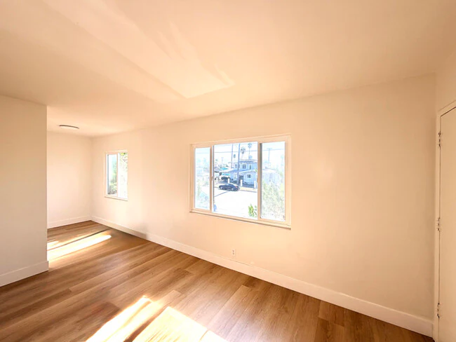 331 E 1st St National City, CA 91950 photo 2