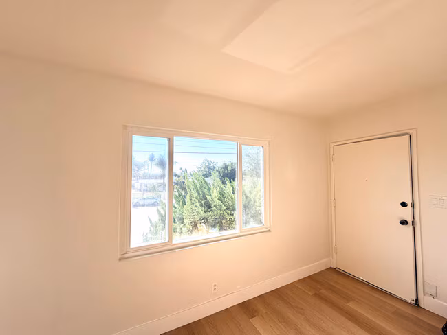 331 E 1st St National City, CA 91950 photo 4