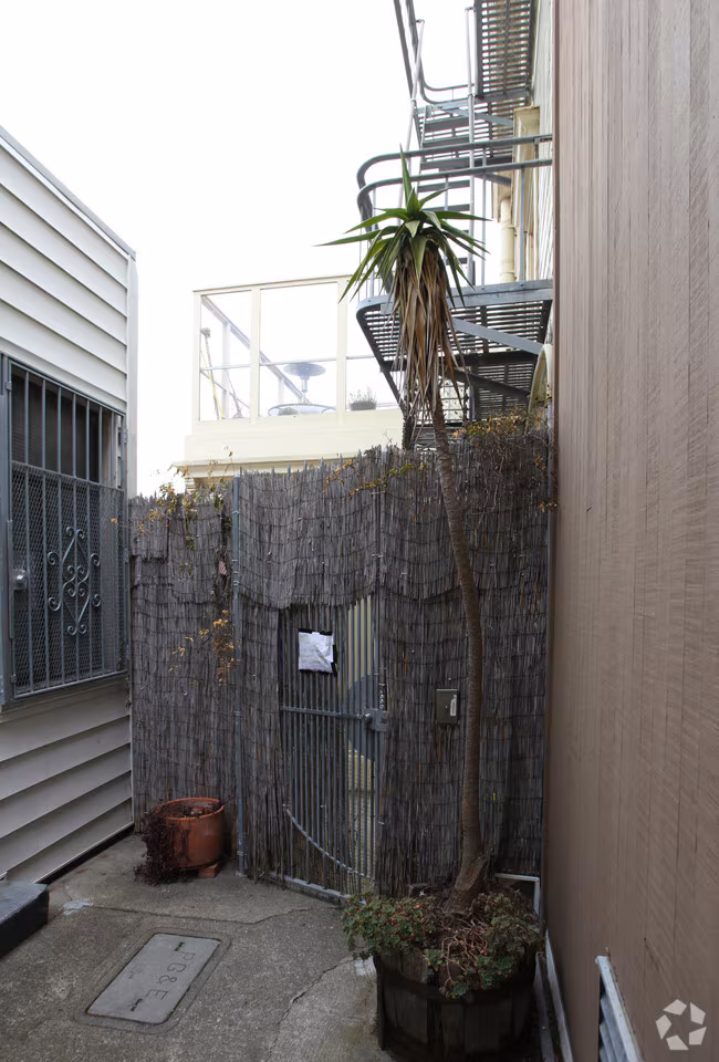 24-26 Windsor Place, San Francisco, CA 94133 photo 2
