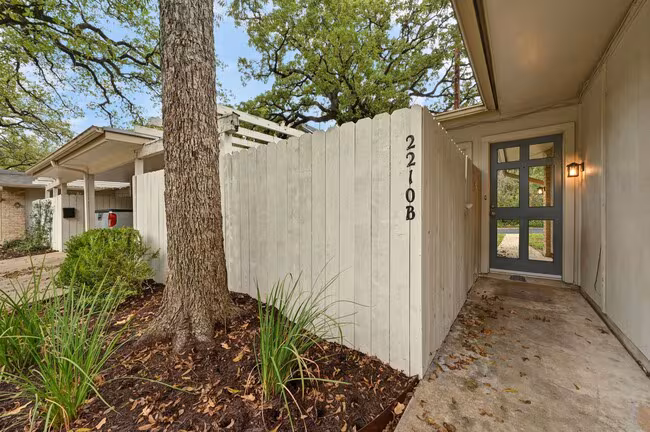 2210 Quarry Rd Austin, TX 78703 photo 3