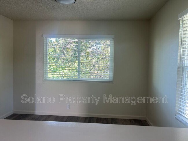 766 E Tabor Ave Fairfield, CA 94533 photo 4