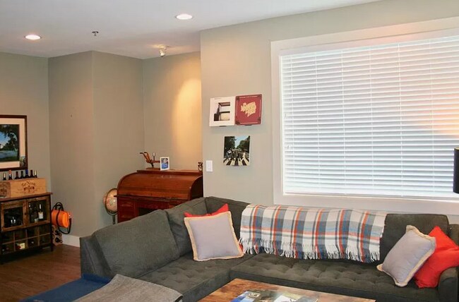1324 May St Fort Worth, TX 76104 photo 2
