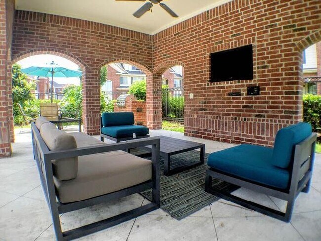 3717 Emmett Hutto Blvd Baytown, TX 77521 photo 4
