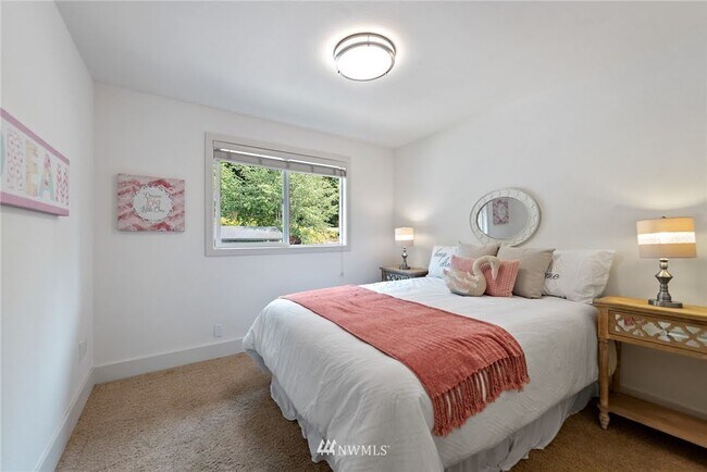 11058 NE 33rd Pl Bellevue, WA 98004 photo 5