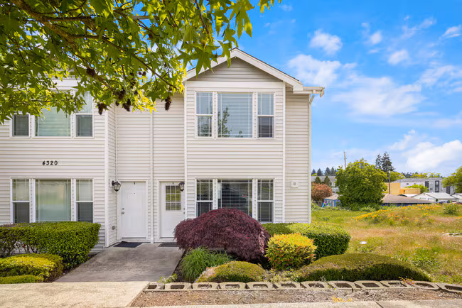 Pine Street Townhomes photo 3