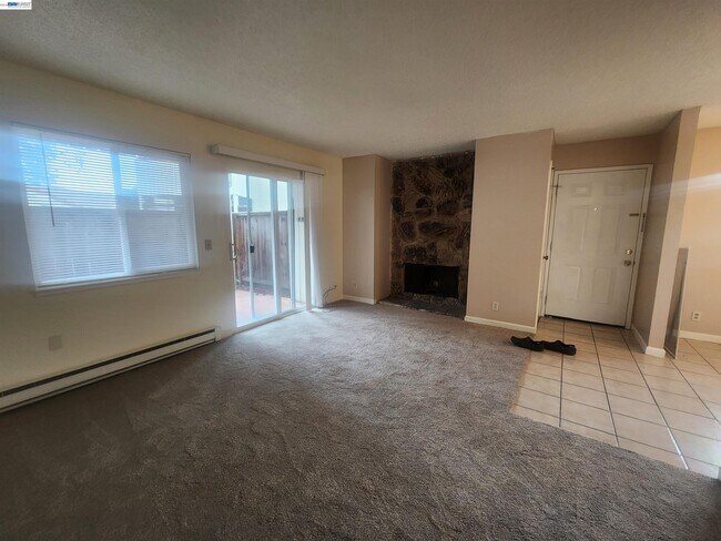 27162 Tampa Ave Hayward, CA 94544 photo 3