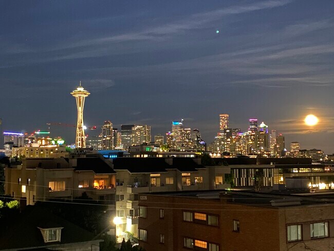 415 W Mercer St Seattle, WA 98119 photo 3