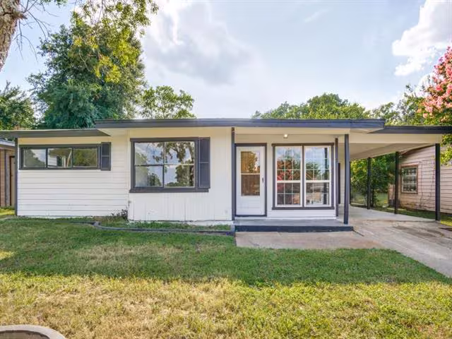 3012 Crouch St Fort Worth, TX 76105 photo 2