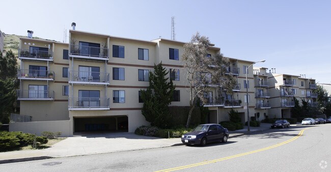 125-135 Gardenside photo 3