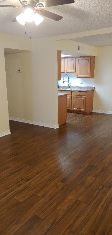 3010 N Maryvale Pkwy Phoenix, AZ 85031 photo 2