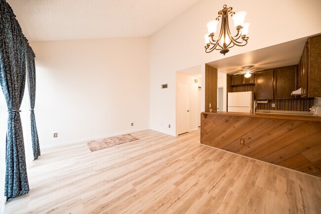 1124 Eureka St San Diego, CA 92110 photo 2