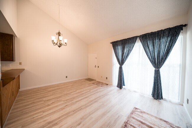 1124 Eureka St San Diego, CA 92110 photo 3