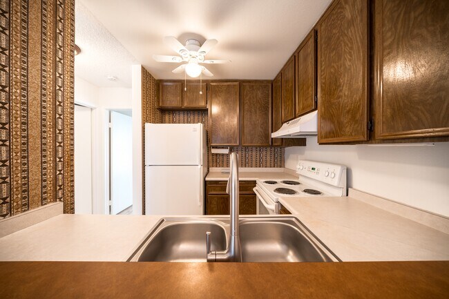 1124 Eureka St San Diego, CA 92110 photo 4