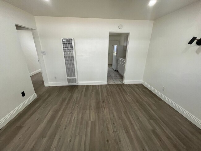1633-1639 Hornblend St San Diego, CA 92109 photo 3