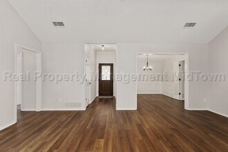 5104 Andalusia Trail, Arlington, TX 76017 photo 3