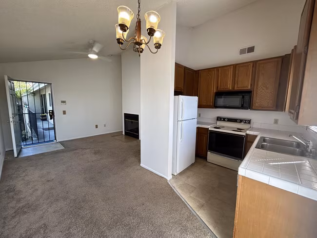 4576 Hawley Blvd San Diego, CA 92116 photo 3