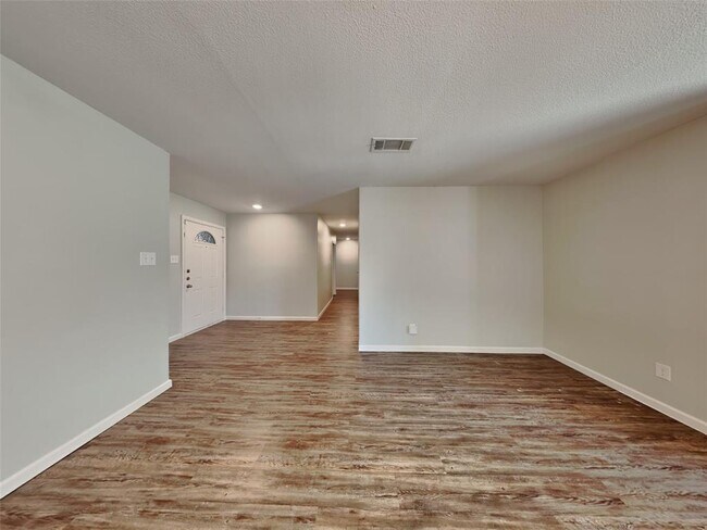 549 Park Center Boulevard, Saginaw, TX 76179 photo 5