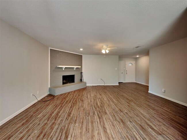 549 Park Center Boulevard, Saginaw, TX 76179 photo 3