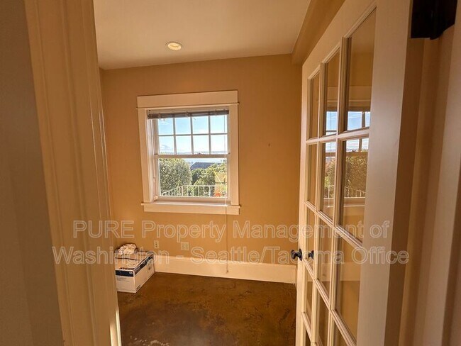 604 W Kinnear Pl Seattle, WA 98119 photo 5