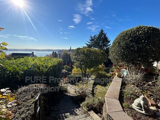 604 W Kinnear Pl Seattle, WA 98119 photo 3