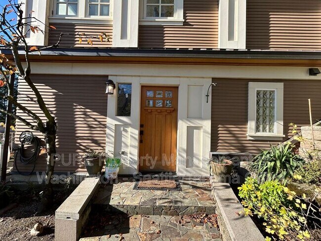 604 W Kinnear Pl Seattle, WA 98119 photo 4