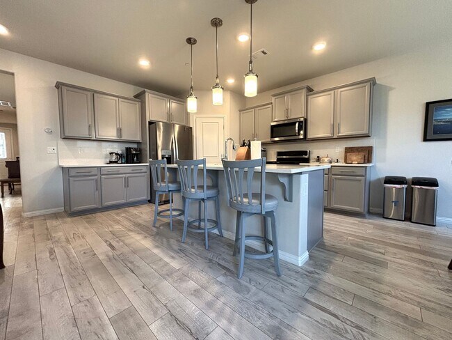 Gorgeous 3 Bedroom + Office with SOLAR in Brentwood photo 5