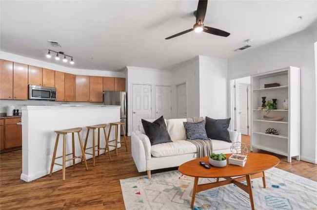 2502 Leon St Austin, TX 78705 photo 3