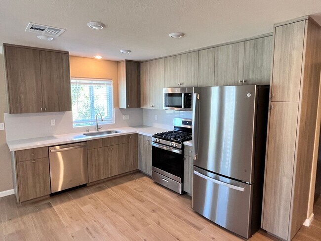 281 Arthur Rd Martinez, CA 94553 photo 4