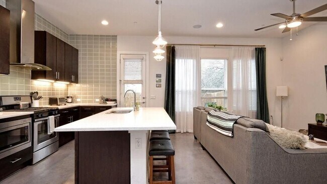 8922 Menchaca Rd Austin, TX 78748 photo 3
