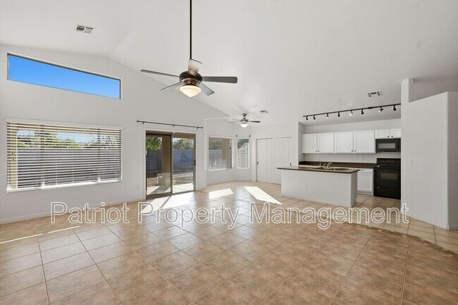 Four Beds! Gilbert Location! photo 4