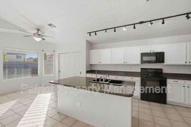 Four Beds! Gilbert Location! photo 3