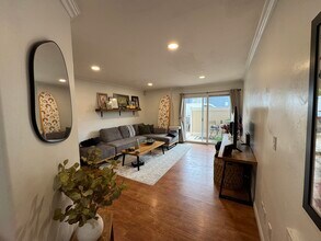 3993 Jewell St San Diego, CA 92109 photo 3
