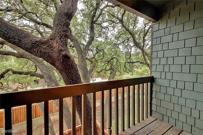 7122 Wood Hollow Dr Austin, TX 78731 photo 3