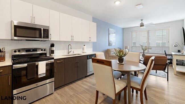 1001 S Center St Arlington, TX 76010 photo 4
