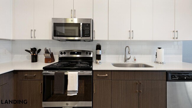 1001 S Center St Arlington, TX 76010 photo 5
