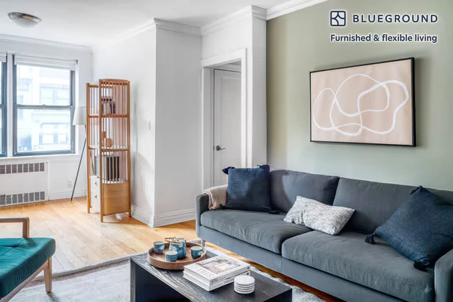 108 W 15th St New York, NY 10011 photo 2