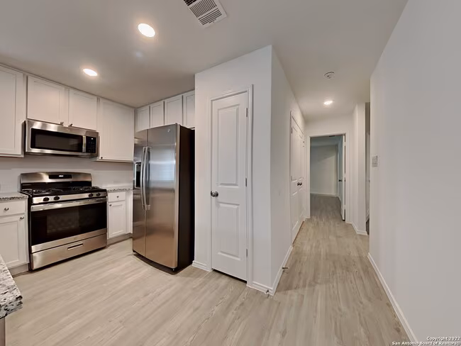 10246 Devon Wheel St San Antonio, TX 78254 photo 3