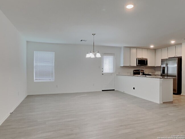 10246 Devon Wheel St San Antonio, TX 78254 photo 2