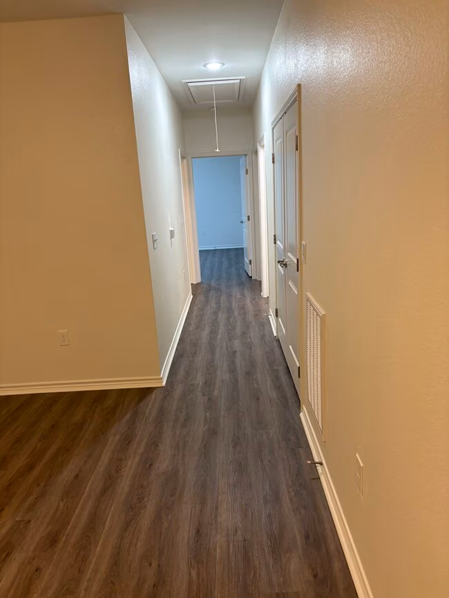 914 Country Club Dr Seguin, TX 78155 photo 4