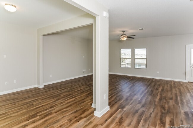 2423 Valencia Crst San Antonio, TX 78245 photo 2