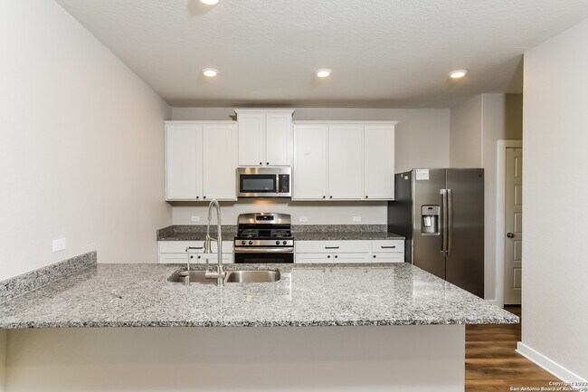 2423 Valencia Crst San Antonio, TX 78245 photo 5