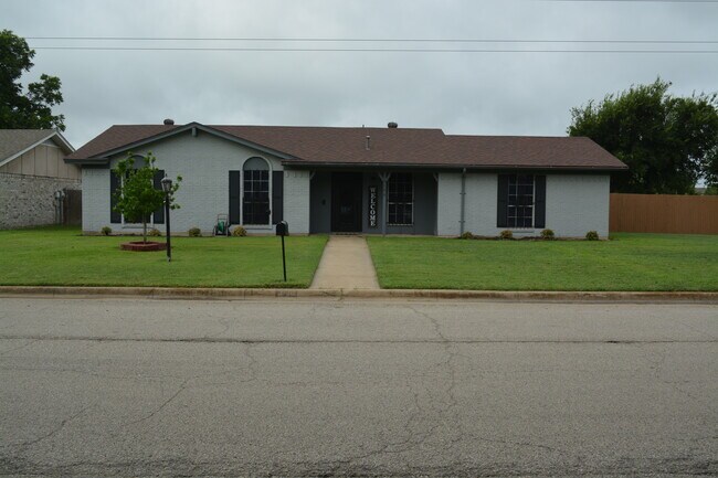 3100 Valley Forge Trail, Forest Hill, TX 76140 photo 4