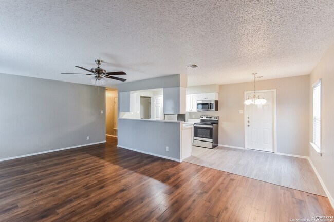 9387 Valley Bend San Antonio, TX 78250 photo 5