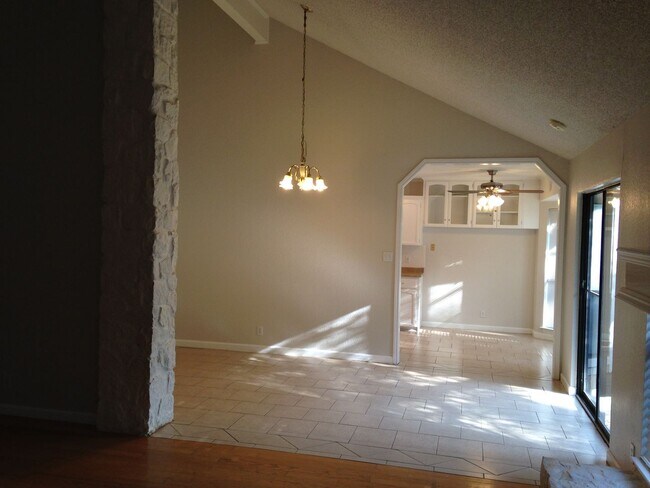 410 Deepwood Dr Georgetown, TX 78628 photo 4