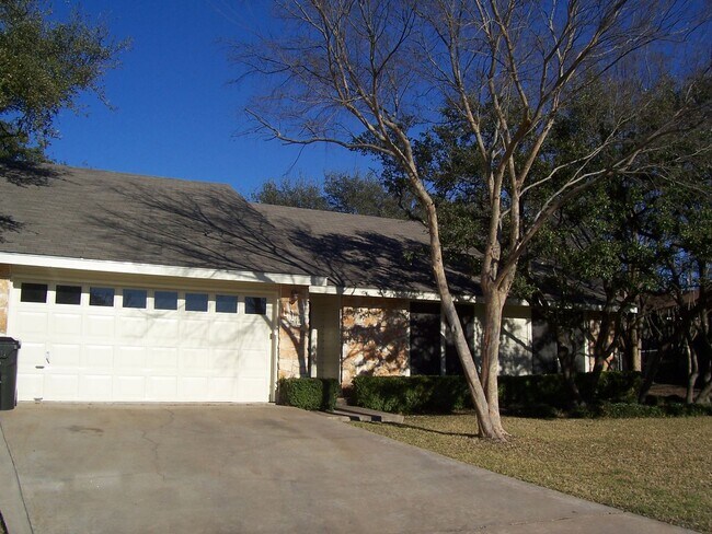 410 Deepwood Dr Georgetown, TX 78628 photo 2